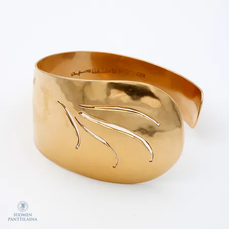 Rannekoru, koko muunneltavissa, design Elon Arenhill,  Paino: 56,8 g