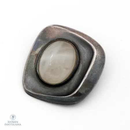 Kivirintaneula, mitat 35x33mm, kaiverrettu, Kalevala Koru, vuodelta 1954, 916br,  Paino: 12,2 g