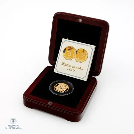 Kultaraha, Kultamarkka 2001, säilytysrasia ja todistus, 750,  Paino: 8,6 g
