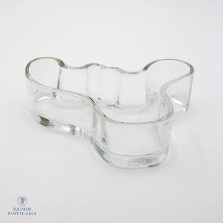 Aalto-maljakko, Iittala, design Alvar Aalto, mitat 38x137mm, kirkas