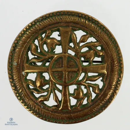Rintakoru, Solki -30, Kalevala Koru, Käkisalmen suotniemestä, Ø 48mm, pronssia.
