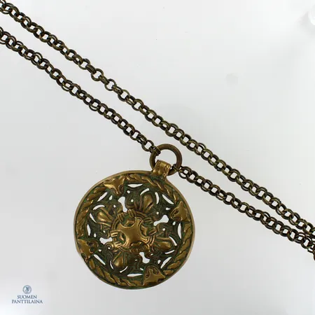 Kaulakoru, Riipus -67, Kalevala Koru, ketjun pituus 56cm, riipuksen Ø 65mm, pronssia.