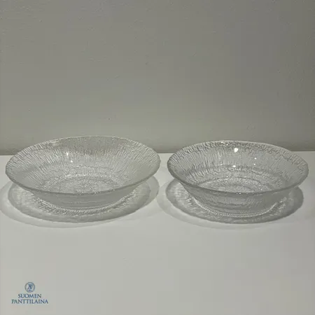 Kaksi tarjoilulautasta Iittala, Solaris, design Tapio Wirkkala, Ø16-18cm
