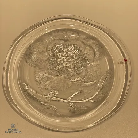 Tarjoilulautanen, Pioni, Oiva Toikka, Nuutajärvi - Finn crystal, 26cm, pieniä naarmuja