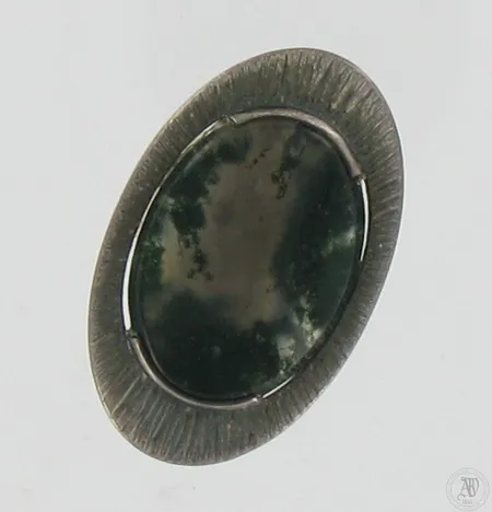 Kivisormus, koko 18¾ koko hieman muunneltavissa, Kupittaan kulta, valmistettu 1971, Turku, 925br,  Paino: 13,9 g