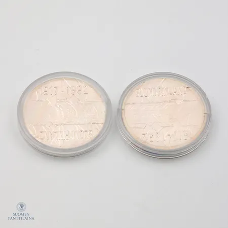 Kaksi juhlaraha, Itsenäinen Suomi 75 vuotta, 1917-1992, yht. nimellisarvo 200 Markkaa, 925, Paino: 23,9 g