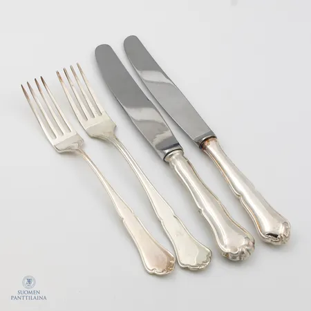 Kaksi haarukkaa ja veistä, Chippendale, pituudet 170mm, 180mm ja 210mm, 830br, Paino: 167 g