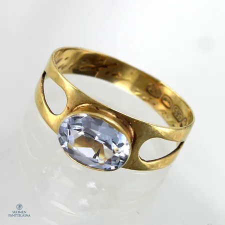 Kivisormus, kivessä kulumaa, kaiverrettu, koko 17, 585br,  Paino: 1,6 g