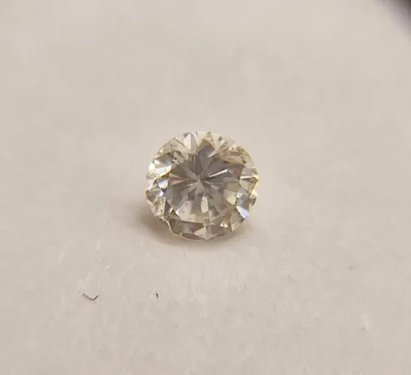 Luokittelematon timantti noin 0.10ct