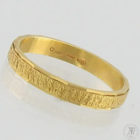 Kuvioitu-sormus, koko 17¼, 750,   Paino: 2,6 g