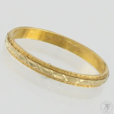 Kuvioitu-sormus, koko 19, 750,  Paino: 1,8 g