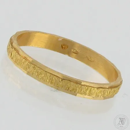 Kuvioitu-sormus, koko 17½, 750,  Paino: 1,9 g