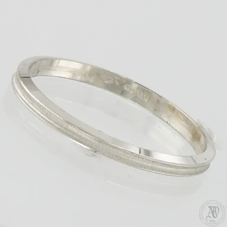 Kuvioitu-sormus, koko 21½, 750 valkokulta, Paino: 2,7 g