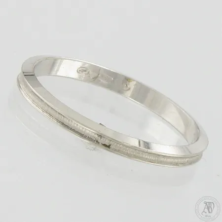 Kuvioitu-sormus, koko 19, 750 valkokulta, Paino: 2,3 g