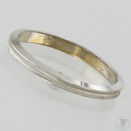 Kuvioitu-sormus, koko 17½, 750 valkokulta, Paino: 2,1 g