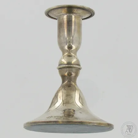 Kynttilänjalka, korkeus 100mm, Ø 75 - 45mm, kaiverrettu, 830br,  Paino: 154 g