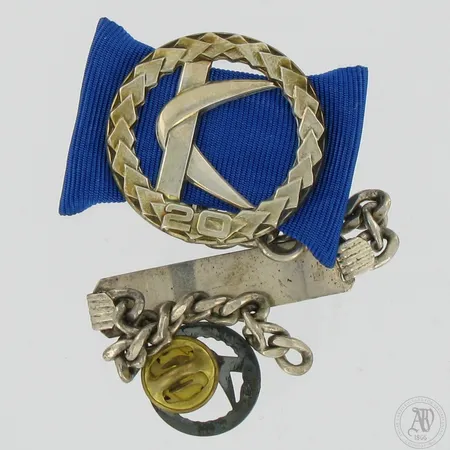 Viallisia koruja, 830br  Paino: 21,1 g