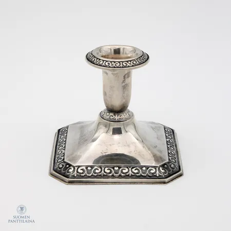 Kynttilänjalka, korkeus 74mm, 830br, Paino: 91,1 g