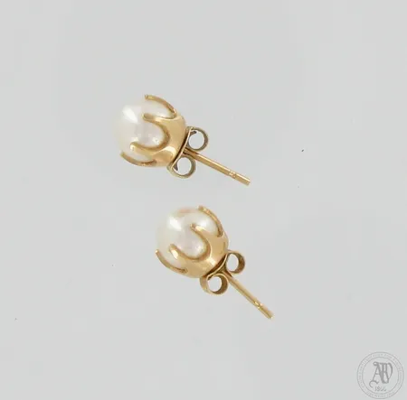Helmikorvakorut, Ø 8mm, 585br,  Paino: 2 g