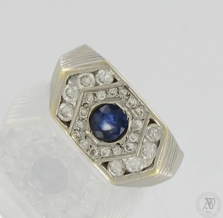 Sinisafiirisormus timanteilla 16xn.0.01ct 8xn.0.005ct, koko 18, 585,  Paino: 6,2 g