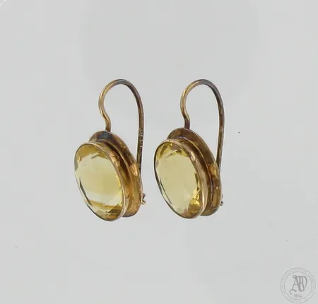 Kivikorvakorut, korkeus 20mm, leveys 10mm, 585br,  Paino: 3,2 g