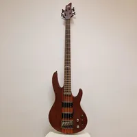 Sähköbasso LTD ESP N427 D-4, sarjanumero IS090621477 Valmistettu Indonesiassa, kaula vääntynyt, vaatii korjausta, pehmeä kantolaukku. Ota yhteys panttilainaamoon kuljetusmaksuista sopimiseksi. Ei lähetetä