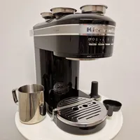 Kahviautomaatti Kitchen Aid Artisan, puuttuu höyrysuutin ja suodatinkahva, laatikko.  