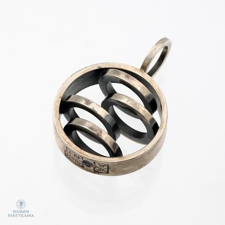 Riipus, korkeus 28mm, design Elis Kauppi, Kupittaan kulta, vuodelta 1966, 916,  Paino: 6,6 g