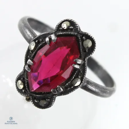 Kivisormus, koko 17, 925br,  Paino: 1,8 g