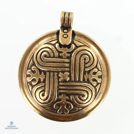 Riipus, Kalevala Koru, Räisälän riipus, korkeus 34mm, pronssia, 