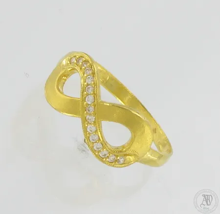 Kivisormus, koko 18¾, 965br,  Paino: 3,8 g