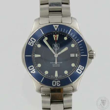 Teräsrannekello Tag Heuer Aquaracer, automatic 300 meters, WAB2011-0, RWS7967, Ø 45mm, pituus 190mm + 20mm, kehässä kaksi ohutta naarmua, takuutodistus ostopäivä 1.4.2009, ohjekirja ja säilytysrasia.