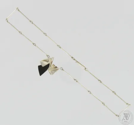Kaulakoru, Lapponia, Zoltan Popovits, ''Nuba'', puu/hopea, ketjun pituus 41cm, riipuksen korkeus 29mm, vuodelta 1987, 925br,  Paino: 12,8 g