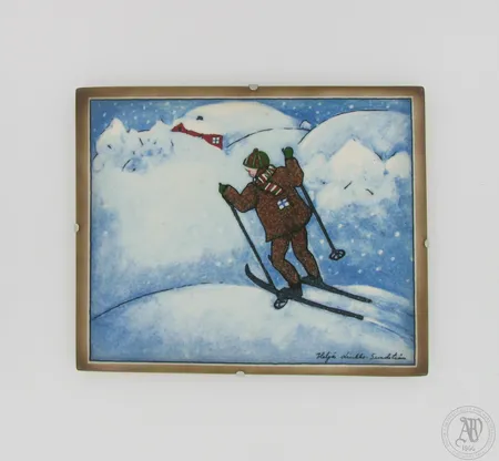 Seinälautanen, Arabia, design Heljä Liukko-Sundström, ''Hiihtelen hankia hiljakseen'', mitat 25,5x21cm. 