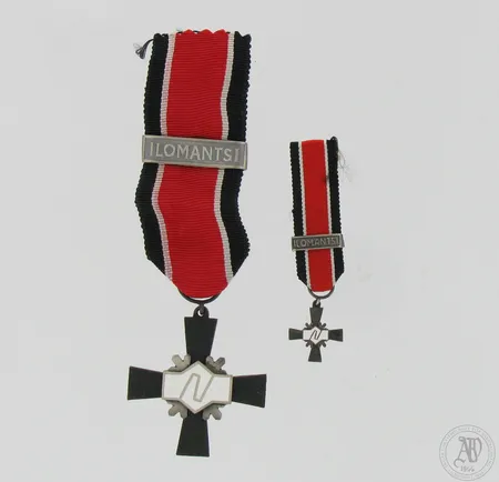 Tolvajärven risti 1939-1940 ''Ilomantsi'' soljella ja miniristi soljella 