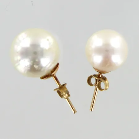 Eri pariset helmikorvakorut, korkeus 11mm, 585br,  Paino: 3 g