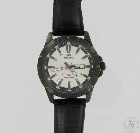 Teräsrannekello Orient, SP water resistance UG1x-E0-A, taulun Ø 42mm, quartz, kaiverrettu, käytön jälkiä, nahkaranneke, 