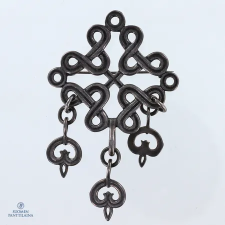 Rintaneula, Kalevala Koru, Karjalainen nauhapunos-solki, korkeus 65mm, 925,  Paino: 12,6 g