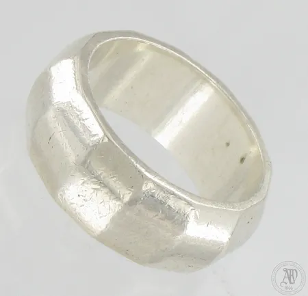Sormus Kalevala Koru, koko 19¾, vuodelta 2000, käyttökulumaa, 925, Paino: 14,2 g