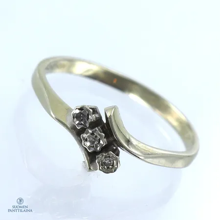 Timanttisormus 3xn.0.005ct,kaiverrettu,  koko 17¾, 750 valkokulta,  Paino: 2,2 g