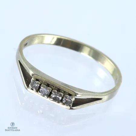 Timanttisormus 4xn.0.02ct, koko 18¾, 750 valkokulta,  Paino: 2,2 g