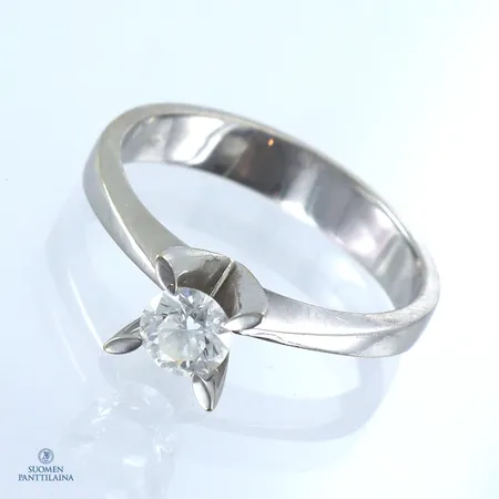 Timanttisormus 1xn.0.40ct, koko 17¾, GIA:n todistus, 750 valkokulta,  Paino: 4,1 g