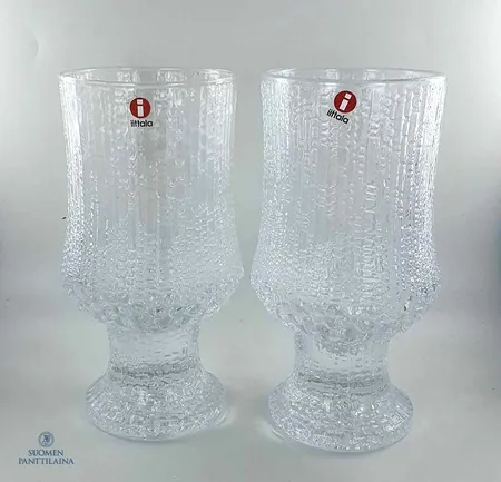 Kaksi jalallista olutlasi Iittala, Ultima Thule, korkeus 15cm