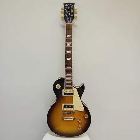 Sähkökitara Gibson Les Paul Classic 100th Anniversary 2015, sarjanumero 150022164, valmistettu USA:ssa, Gibsonin G-Force Tronical-viritin, paperit ja kova kantolaukku. Ei lähetetä