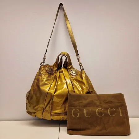 Nahkainen käsilaukku Gucci Patent Leather Hysteria Bag - Gold, mitat 28x35x12 cm, kuitit ja suojapussi