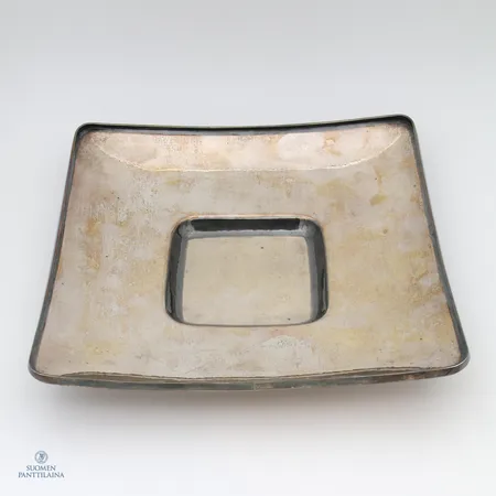 Kulho, käytön jälkiä, 240x240mm, korkeus 40mm, valmistettu 1967, 916,  Paino: 369,1 g