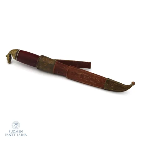 Puukko, Iisakki Järvenpää, pituus 200mm, kaiverrettu.