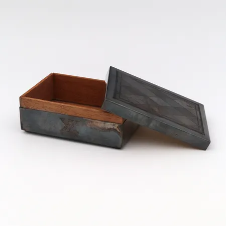 Pelikorttirasia, puu/hopea, kaiverrettu, mitat 100x30x70mm, 813br,  Paino: 121,2 g
