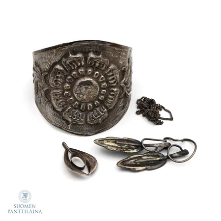 Viallisia koruja, 813-925, Paino: 63,3 g