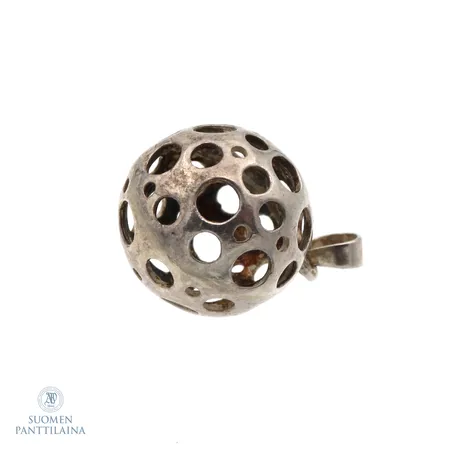 Riipus, korkeus 17mm, Leppäkerttu, design Liisa Vitali, 925 Paino: 1,3 g